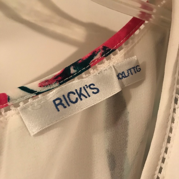 Ladies Sleeveless Blouse - Picture 2 of 2